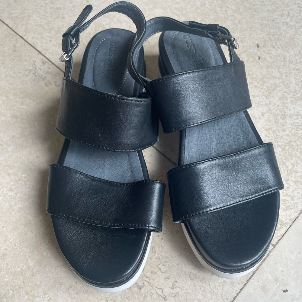Bussola black leather platform sandals. Size 37/6.5. Condition like new.